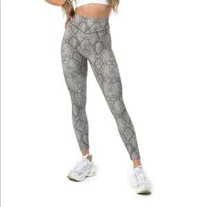 Balance Athletica Boa leggings